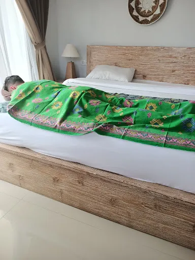 Wayan Suari Massage 4