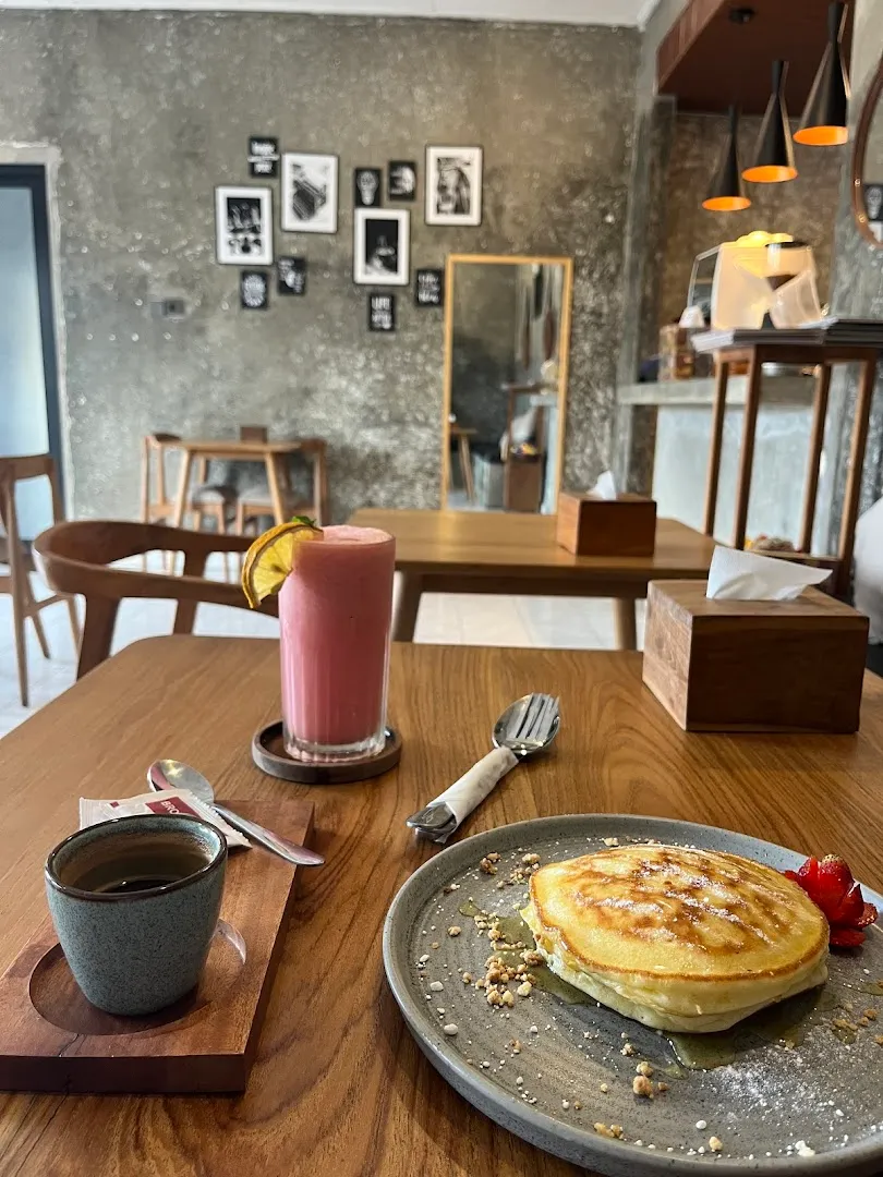 Kim Coffee and Eatery 4