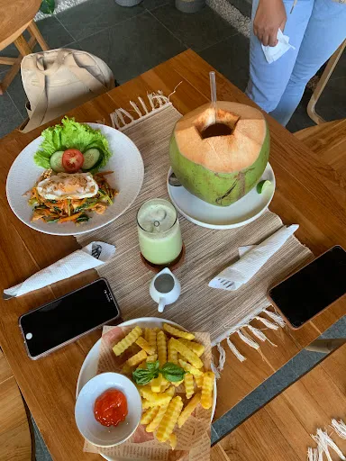 Ning's Coffee & Eatery 4