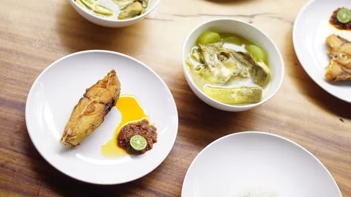 WARUNG SIGGI (Sup Ikan Goreng Gianyar) 2