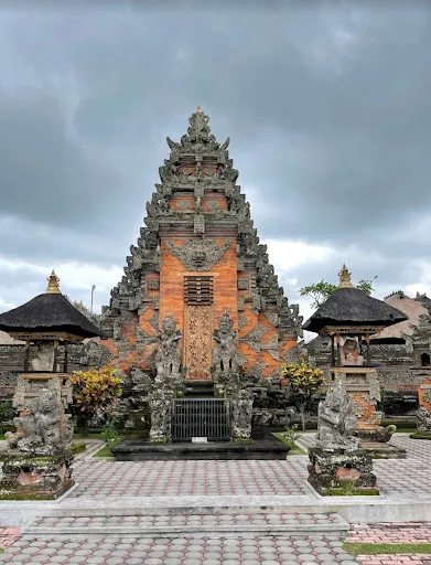 Komang Yoga mesari tour guide bali 1