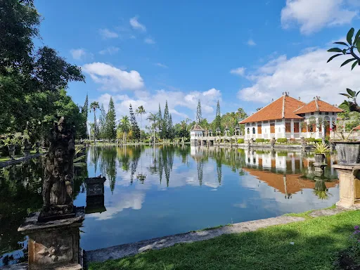Komang Yoga mesari tour guide bali 2