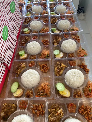 Warung Keruyuk Food And Drink 3