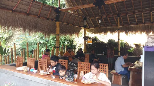Lumbung warung lawar bali