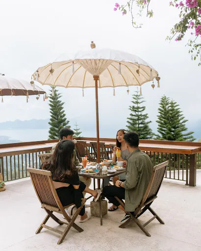 Lakeview Restaurant 4