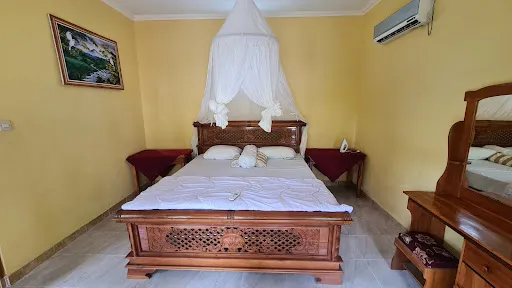 Khailash Warung And Homestay 1
