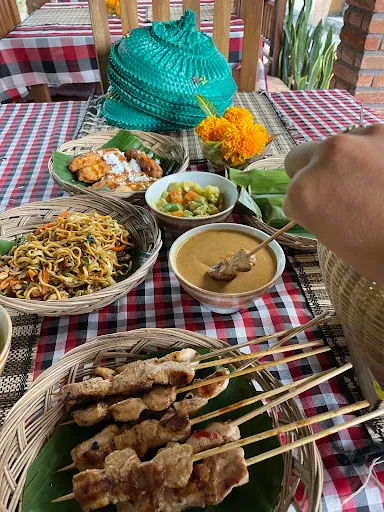 Wayaan Tebola cooking class and eatery 4