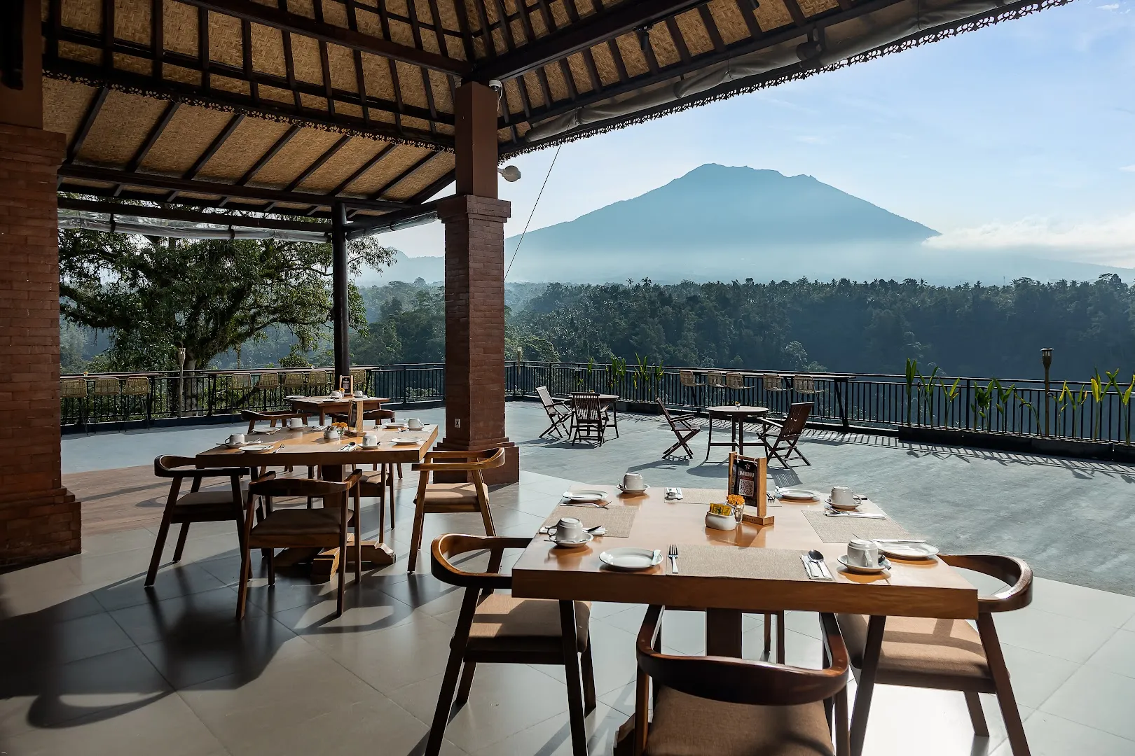 Edelweiss Restaurant and Bar 2