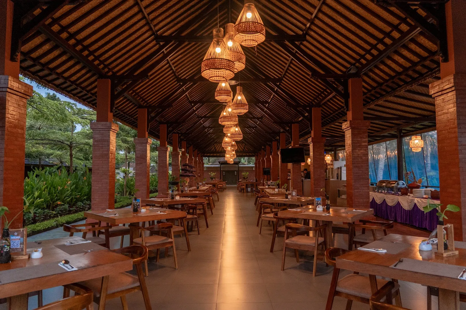 Edelweiss Restaurant and Bar 3