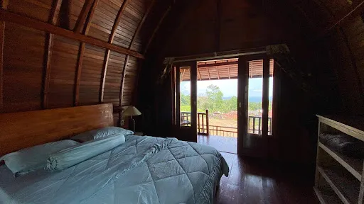 Candra homestay besakih 1