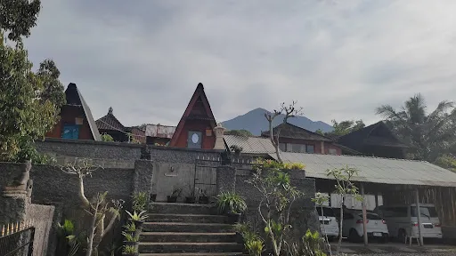 Candra homestay besakih 2
