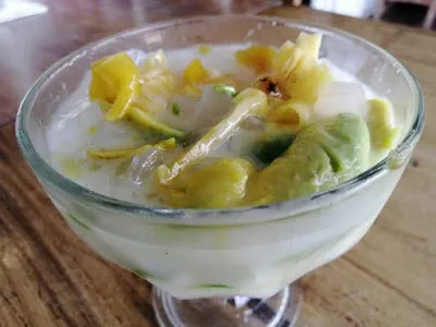 Tini Kitchen and Coconut Juice Bar 3