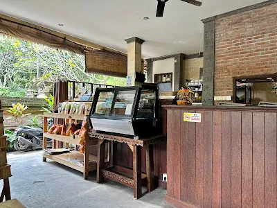 Tini Kitchen and Coconut Juice Bar 4