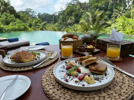 Natys Restaurant Ubud 2