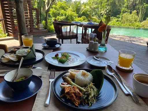 Natys Restaurant Ubud 3