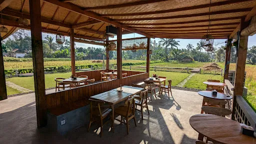 Famo Cafe Kayu Putih 1