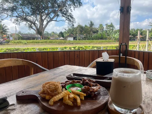 Famo Cafe Kayu Putih 4