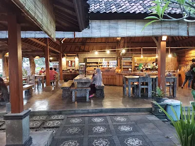 Warung Pantai: Beach Restaurant & Rest Area 2