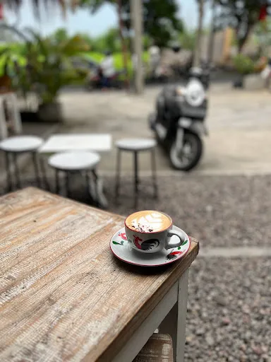 Tipsy Pigs Bali 3