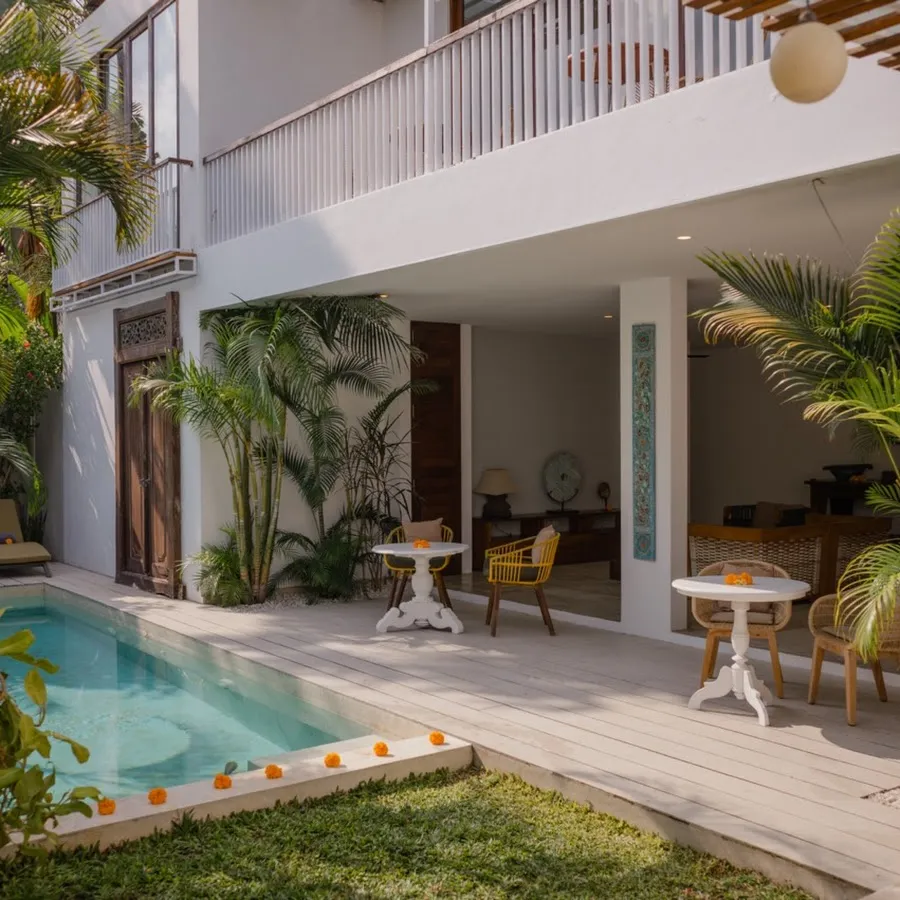 The Bed by The Sea 1