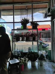 Loys Bloom Boutique (Flower Shop)