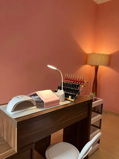 Fenti Beauty Studio (Nail & Eyelash Studio) 3