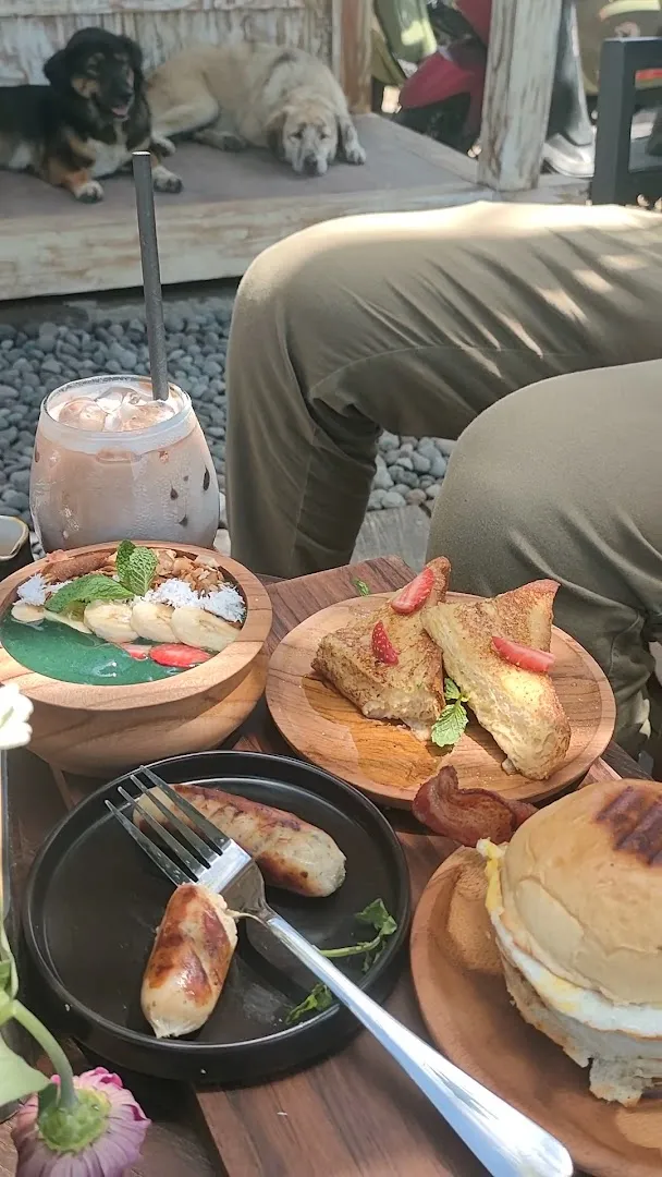 BORDER Coffee & Eatery 1