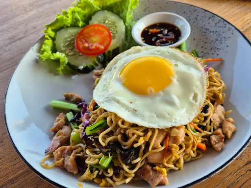 Padi Club Bar and Restaurant 3