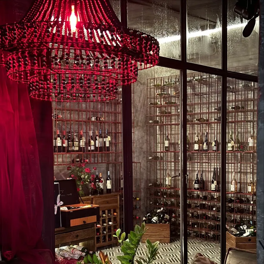 ESKQBar - Steak House & BBQ Grill Restaurant + Wine Lounge 4