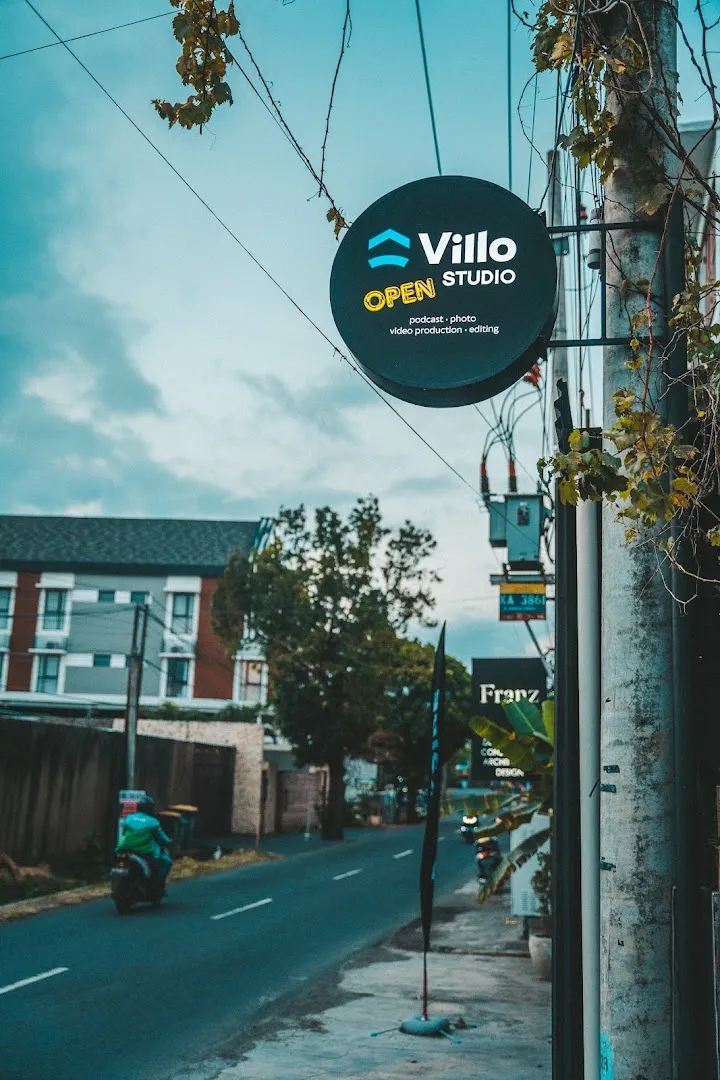 Villo Studio - Podcast Studio - Video & Media Production 4