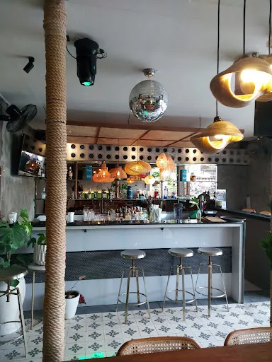 Lx Karaoke & Sports Bar 4