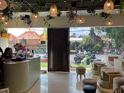 The Rustic Sun Nelayan Canggu Nail & Hair Beauty Studio 4