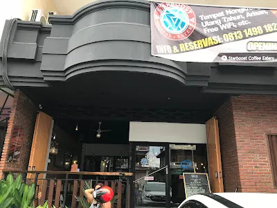 Student Coffee & 10 Districts Eatery 4