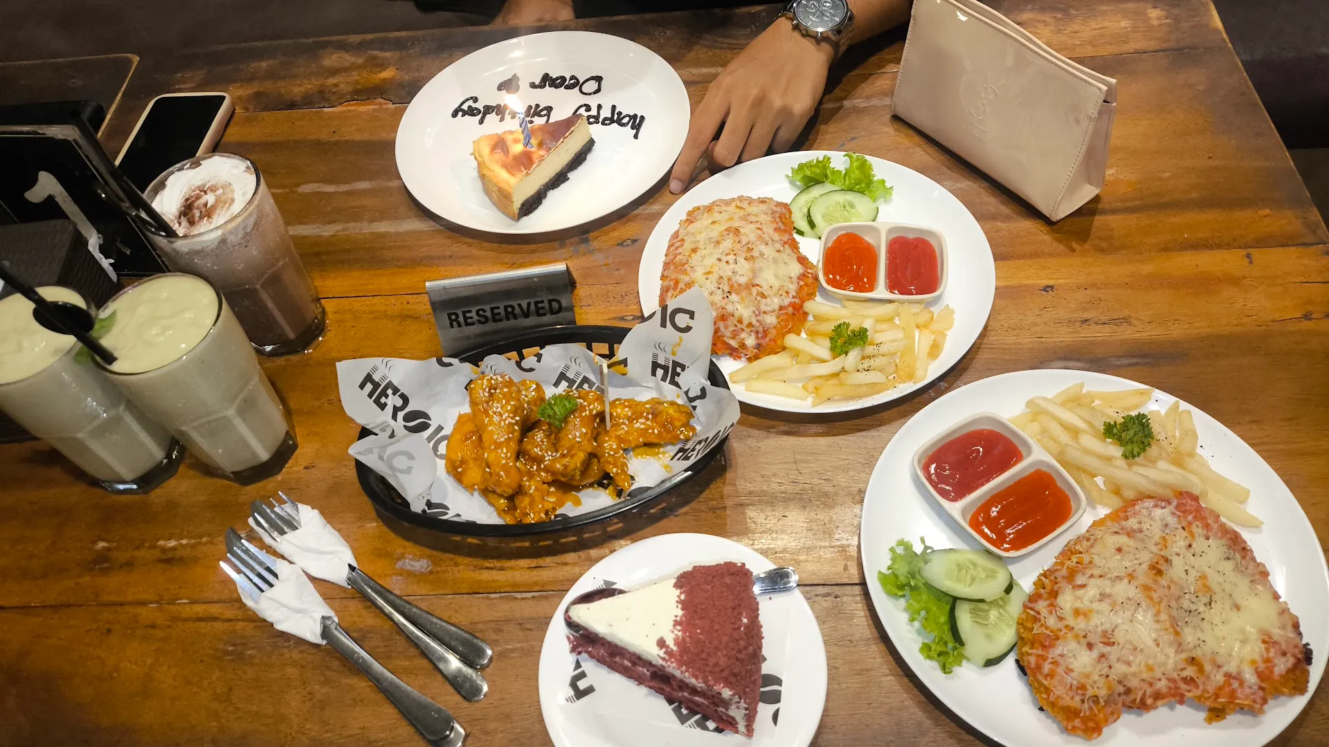 Heroic Coffee & Grill 4