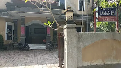 Aris Hotel Tabanan 2