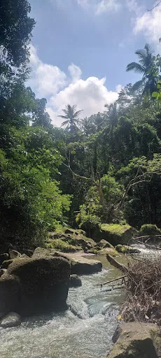 Entry walkway to Secret Waterfall 1