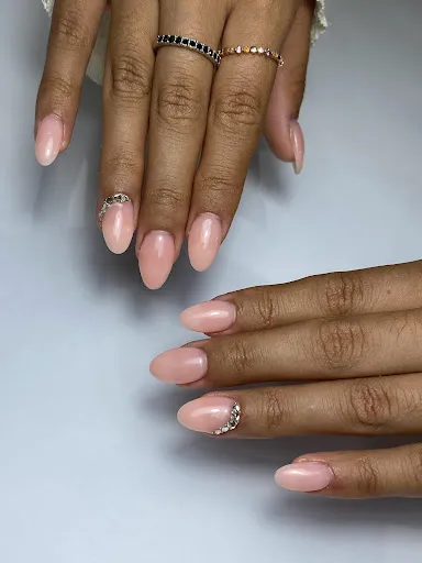 VACUUM beauty studio - manicure| pedicure| lashes| brows| salon Ubud 1