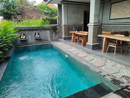 Three Dewi's Guest House 2