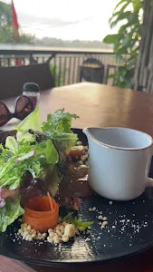 DI-HATI coffee & Eatery 4