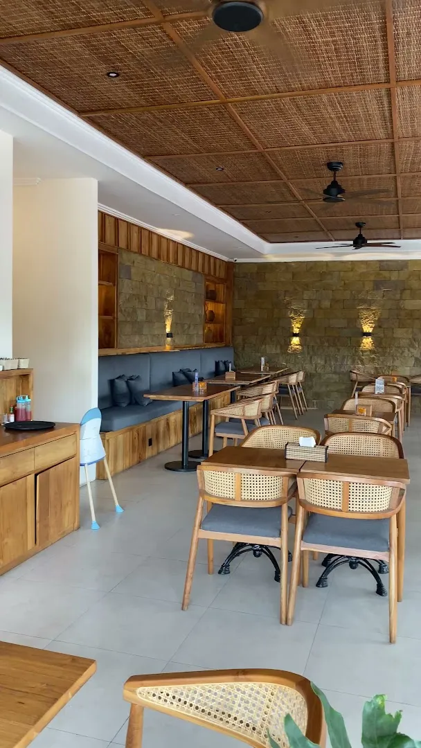 RENA Kitchen & Bar 1