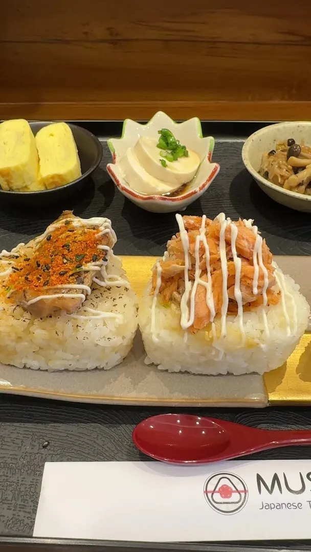 Musubi Japanese Traditional Onigiri 1