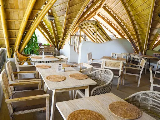 Friends Cafe & Bistro 1