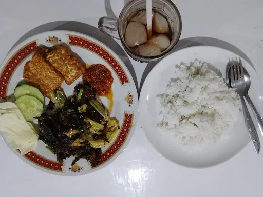 Warung Lalapan Krengsengan Madiun 1
