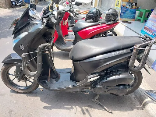 Santi Star's Scooter Rental 4