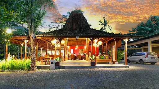 Riverside Restaurant 3