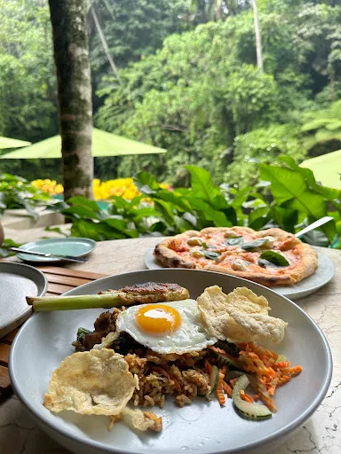 Riverside Restaurant 4