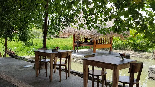 Dek Gun Restaurant 1