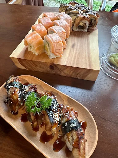 Pine Restaurant and Sushi Ubud 4
