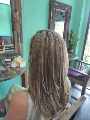 Edward's Hairdresser Salon 2