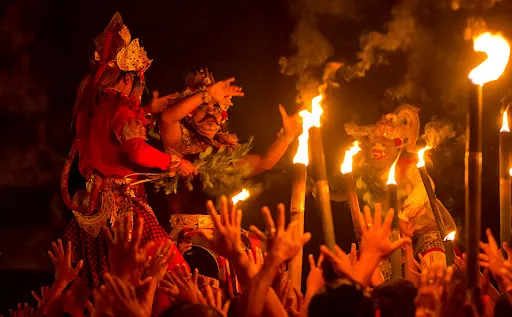 Kecak & Fire Dance at Tanah Gajah, Ubud 3